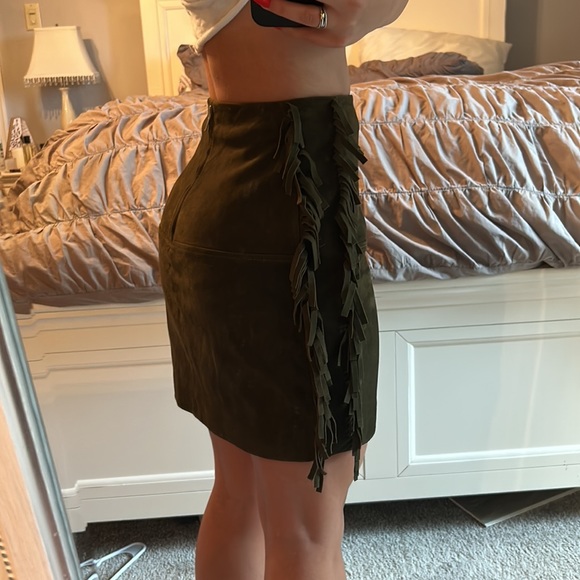 House of Harlow 1960 x Revolve fringe skirt - Picture 4 of 5